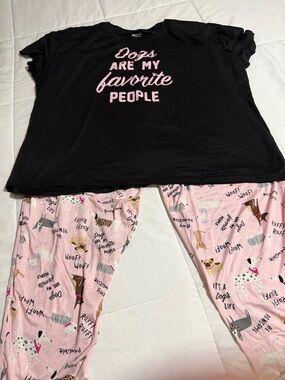 Women's Black & Pink 'Dogs Are My Favorite People' Pajama Set